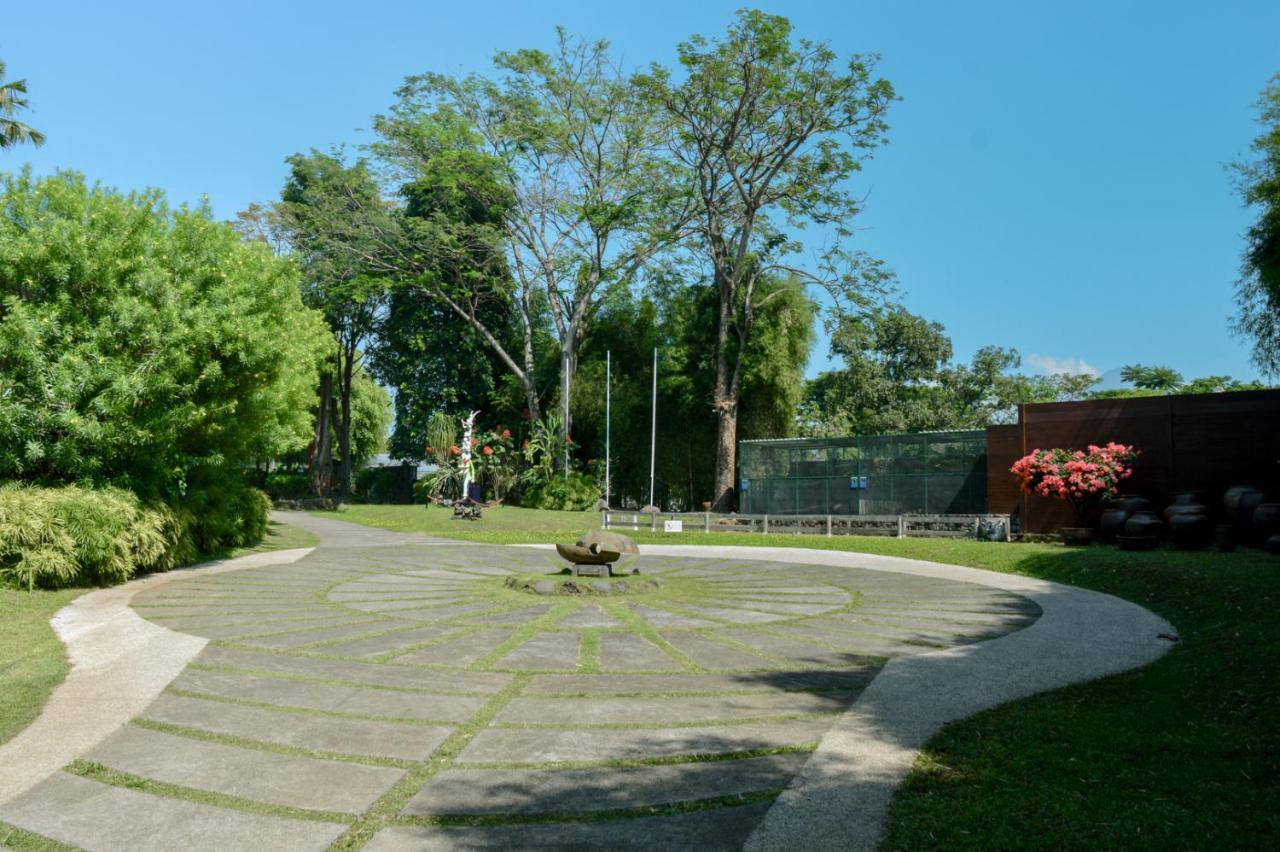 K Gallery Hotel Pasuruan Εξωτερικό φωτογραφία